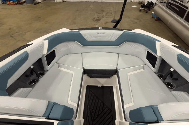 Slide: The Image of Mastercraft XSTAR 2025 - 60