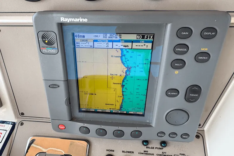 Slide: The Image of Carver 380 SANTEGO 1999 - 10