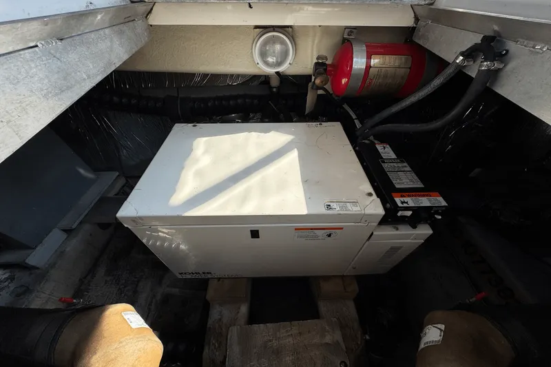 Slide: The Image of Carver 380 SANTEGO 1999 - 34