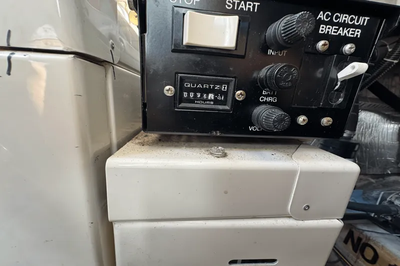 Slide: The Image of Carver 380 SANTEGO 1999 - 35