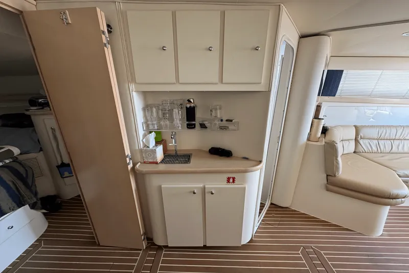 Slide: The Image of Carver Yachts 380 SANTEGO 1999 - 25