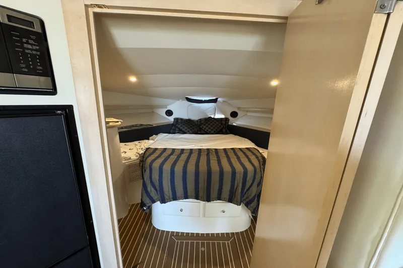 Slide: The Image of Carver Yachts 380 SANTEGO 1999 - 27