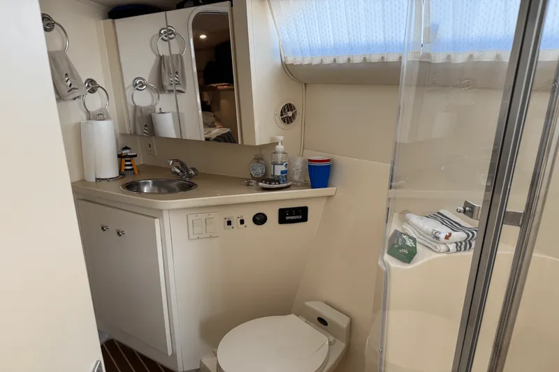 Slide: The Image of Carver Yachts 380 SANTEGO 1999 - 32