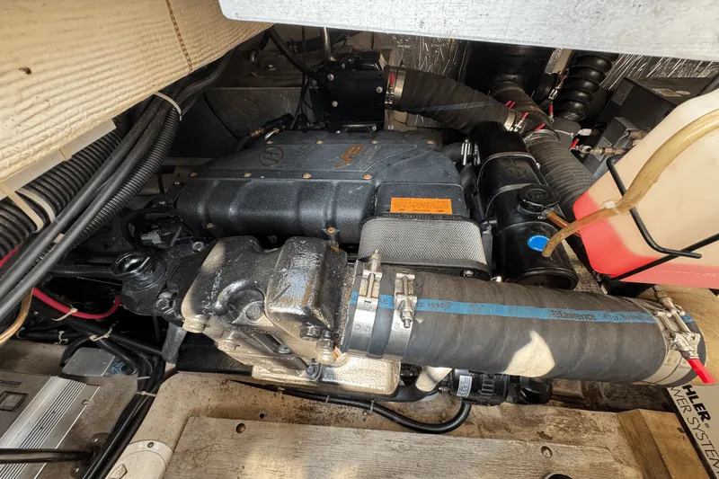 Slide: The Image of Carver Yachts 380 SANTEGO 1999 - 33