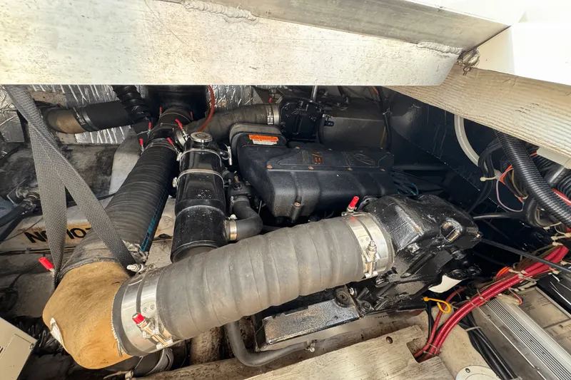 Slide: The Image of Carver Yachts 380 SANTEGO 1999 - 36