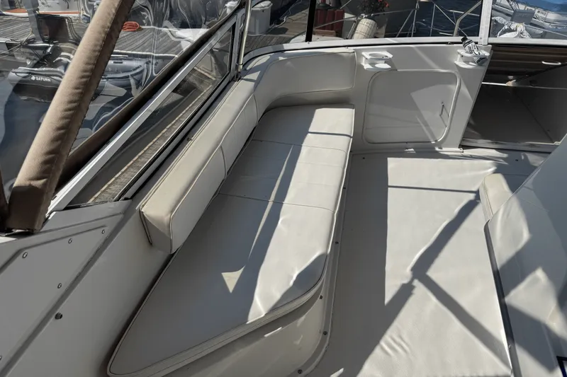 Slide: The Image of Carver Yachts 380 SANTEGO 1999 - 8