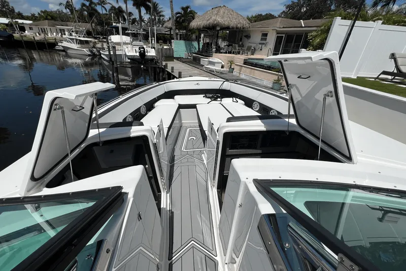 Slide: The Image of Monterey 385 SUPER SPORT 2022 - 14