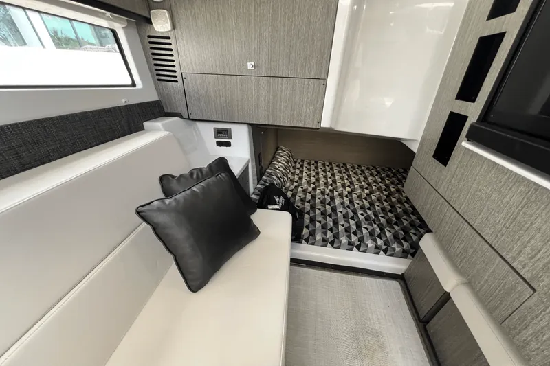 Slide: The Image of Monterey 385 SUPER SPORT 2022 - 18