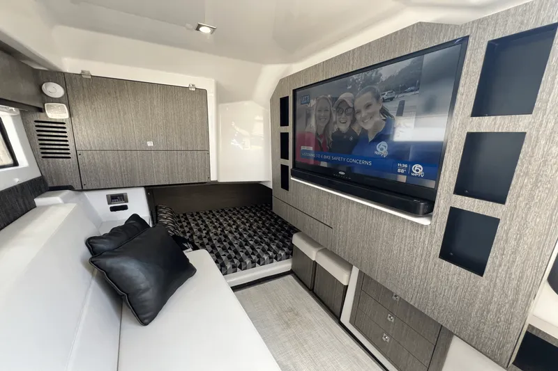 Slide: The Image of Monterey 385 SUPER SPORT 2022 - 21