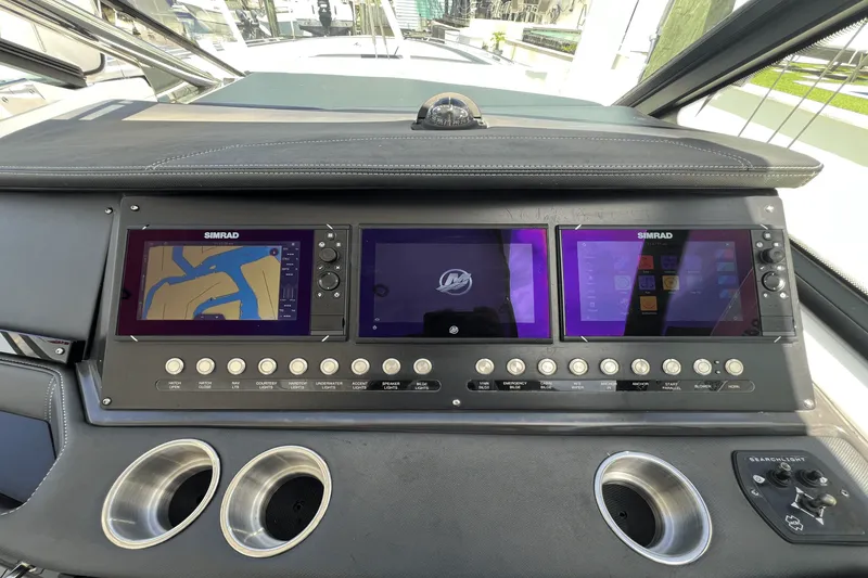 Slide: The Image of Monterey 385 SUPER SPORT 2022 - 30