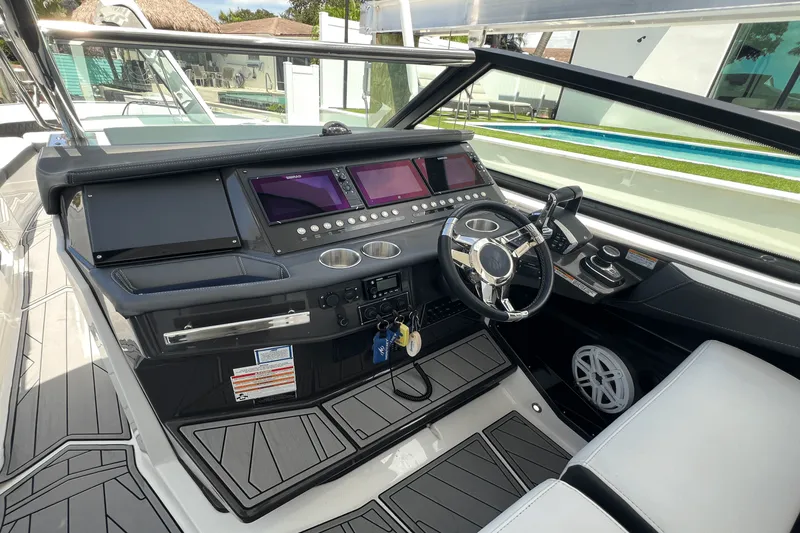 Slide: The Image of Monterey 385 SUPER SPORT 2022 - 31