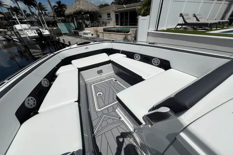 Slide: The Image of Monterey 385 SUPER SPORT 2022 - 39