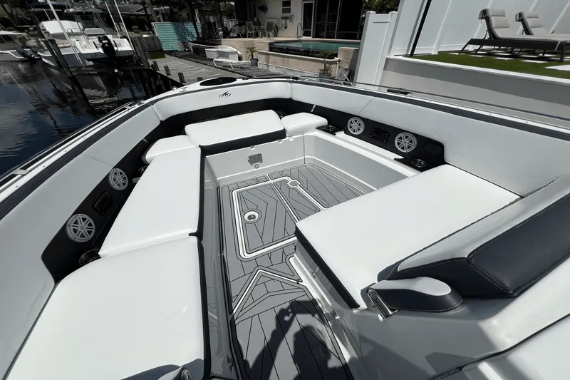 Slide: The Image of Monterey 385 SUPER SPORT 2022 - 40