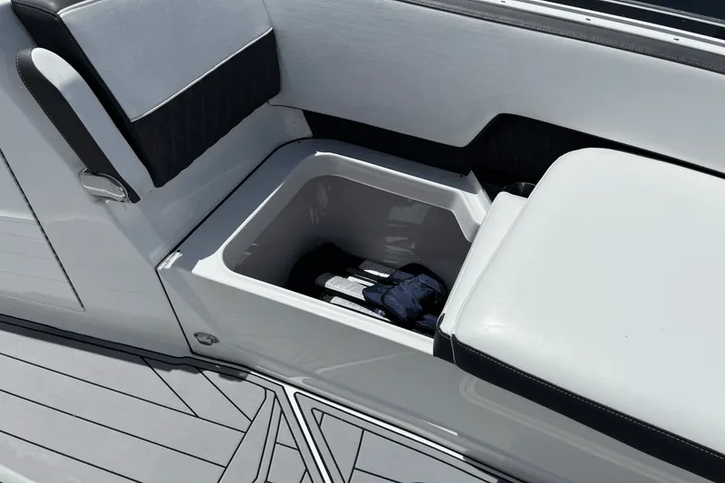 Slide: The Image of Monterey 385 SUPER SPORT 2022 - 44