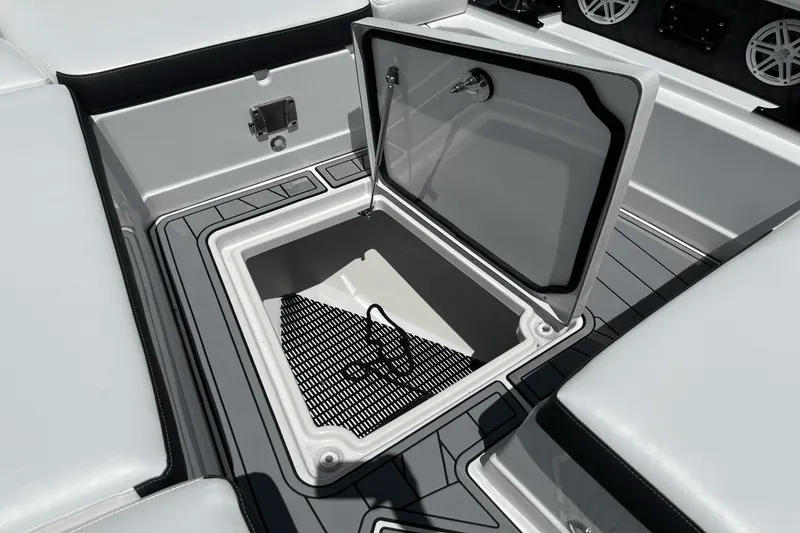 Slide: The Image of Monterey 385 SUPER SPORT 2022 - 45