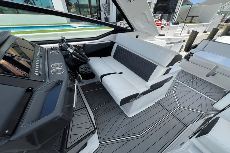 Slide: The Image of Monterey 385 SUPER SPORT 2022 - 51