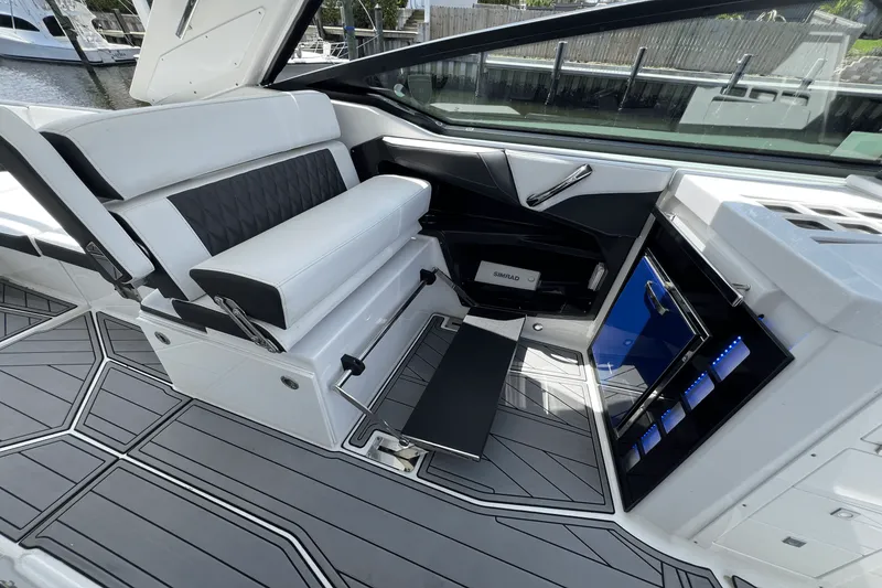 Slide: The Image of Monterey 385 SUPER SPORT 2022 - 52