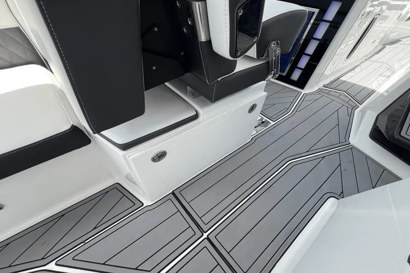 Slide: The Image of Monterey 385 SUPER SPORT 2022 - 61