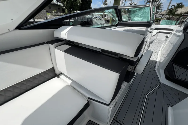 Slide: The Image of Monterey 385 SUPER SPORT 2022 - 63