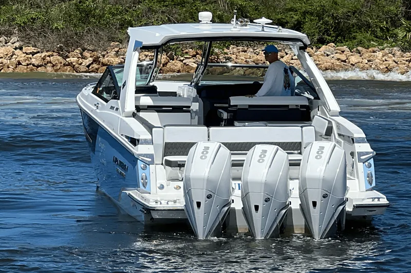 Slide: The Image of Monterey 385 SUPER SPORT 2022 - 8