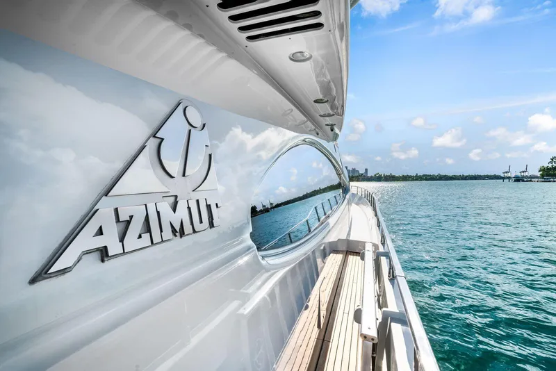 Slide: The Image of 2001 Azimut Sea Jet yacht cruising on a sunny day. - 11