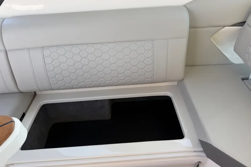 Slide: The Image of Sea Ray Sundancer 320 Coupe Outboard 2025 - 25