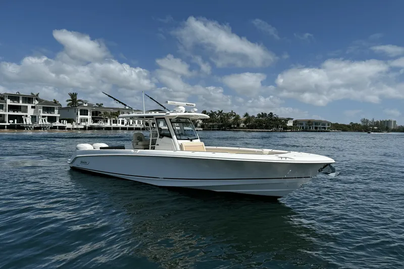 Slide: The Image of Boston Whaler 330 OUTRAGE 2016 - 10