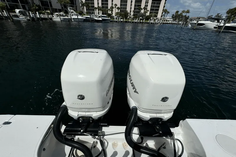 Slide: The Image of Boston Whaler 330 OUTRAGE 2016 - 13