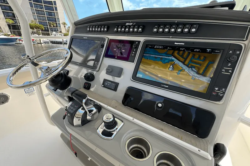 Slide: The Image of Boston Whaler 330 OUTRAGE 2016 - 27