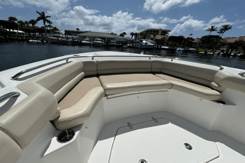 Slide: The Image of Boston Whaler 330 OUTRAGE 2016 - 35