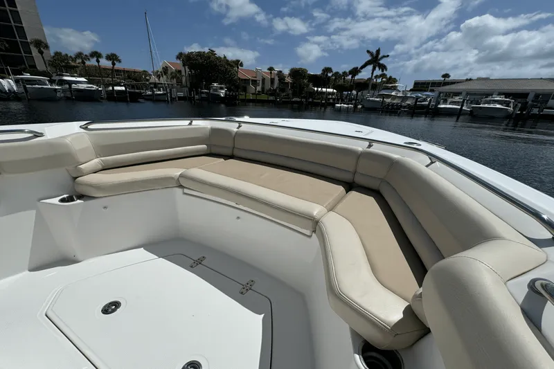 Slide: The Image of Boston Whaler 330 OUTRAGE 2016 - 36