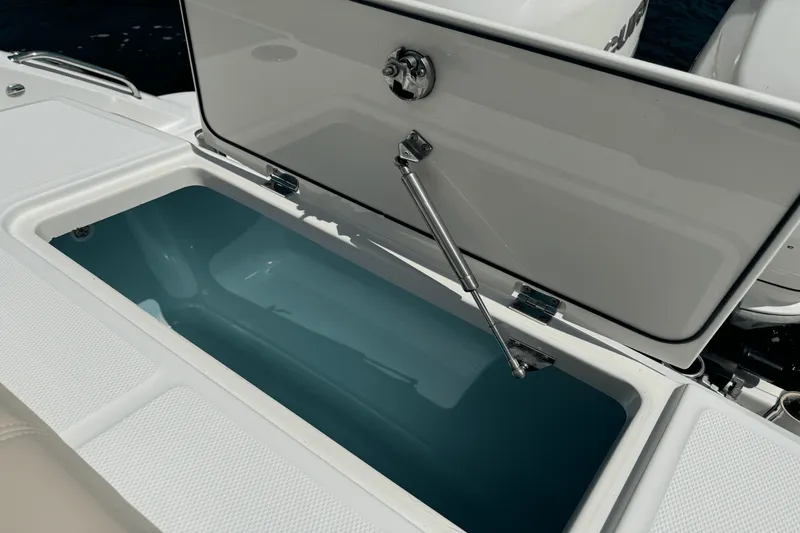 Slide: The Image of Boston Whaler 330 OUTRAGE 2016 - 44