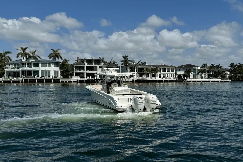 Slide: The Image of Boston Whaler 330 OUTRAGE 2016 - 5