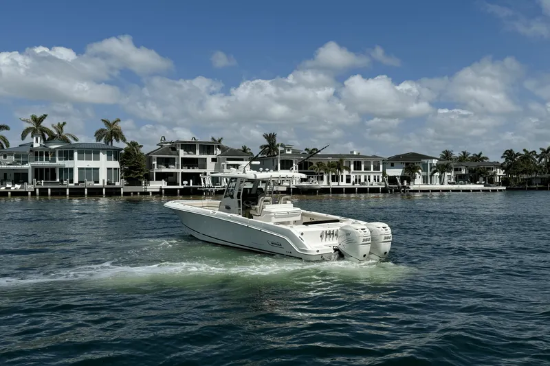Slide: The Image of Boston Whaler 330 OUTRAGE 2016 - 6