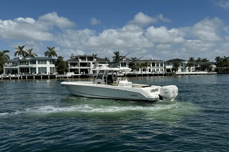 Slide: The Image of Boston Whaler 330 OUTRAGE 2016 - 7