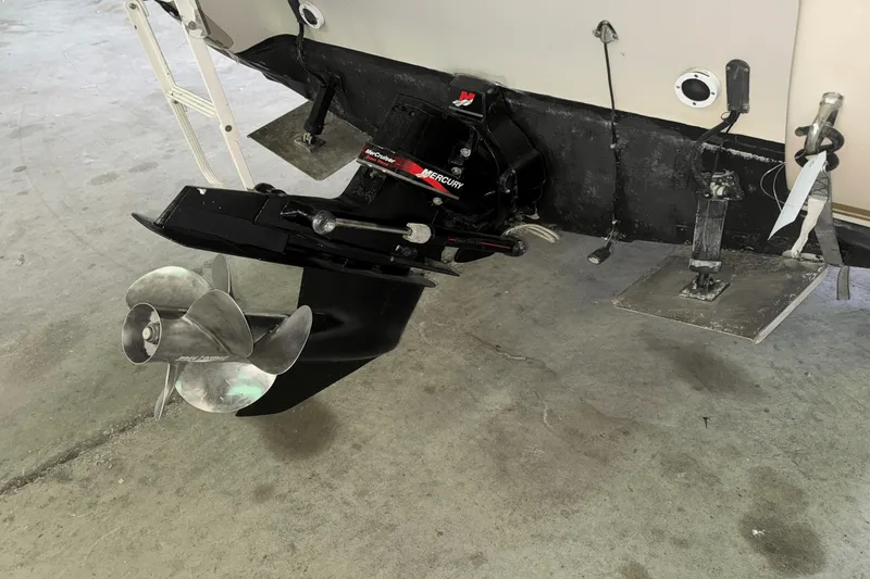 Slide: The Image of Crownline Boats 250 CR 1995 - 11