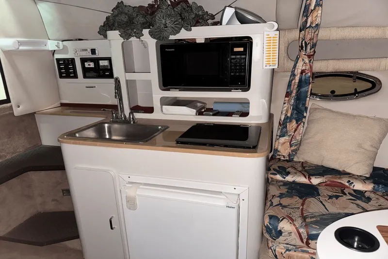 Slide: The Image of Crownline Boats 250 CR 1995 - 4