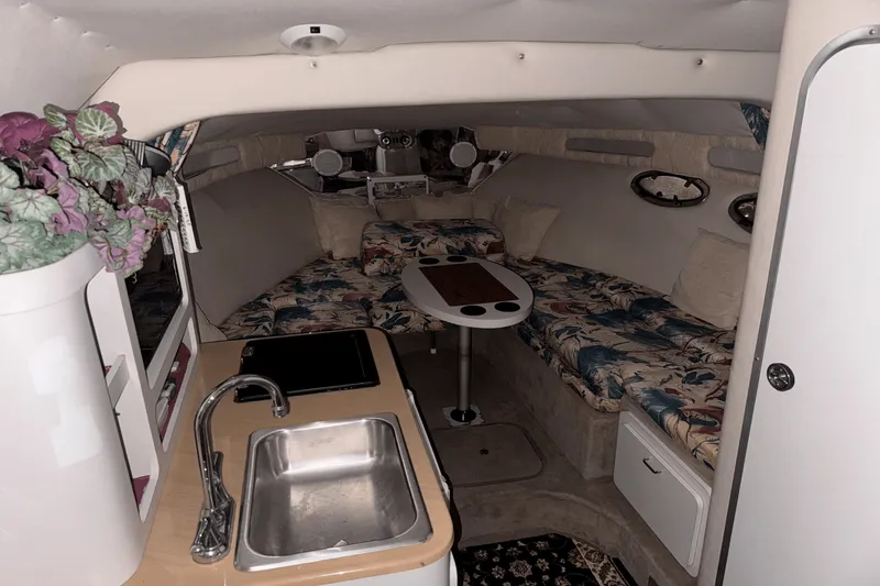 Slide: The Image of Crownline Boats 250 CR 1995 - 6