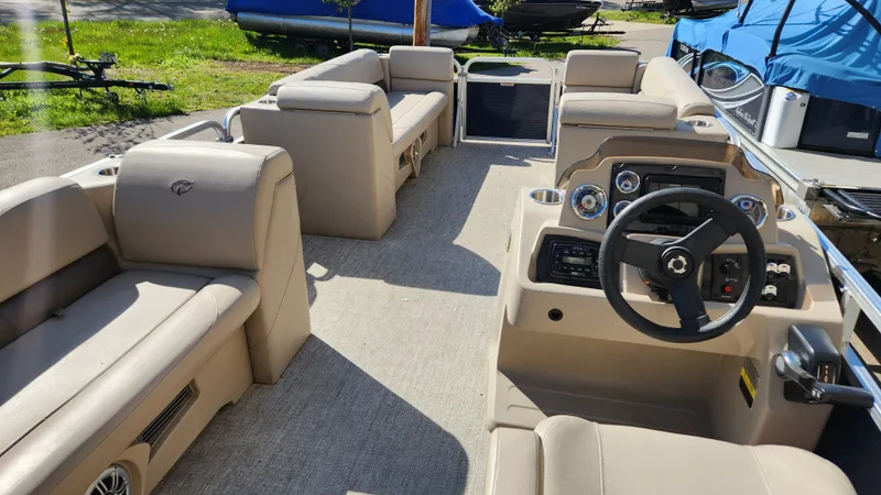 Slide: The Image of Tahoe 228 SPORT 2020 - 13