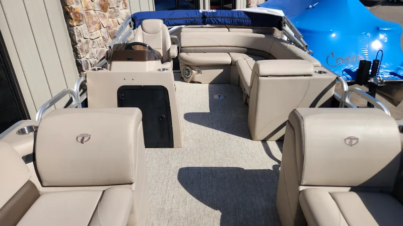 Slide: The Image of Tahoe 228 SPORT 2020 - 25