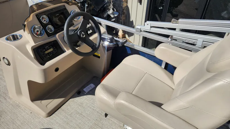 Slide: The Image of Tahoe 228 SPORT 2020 - 20