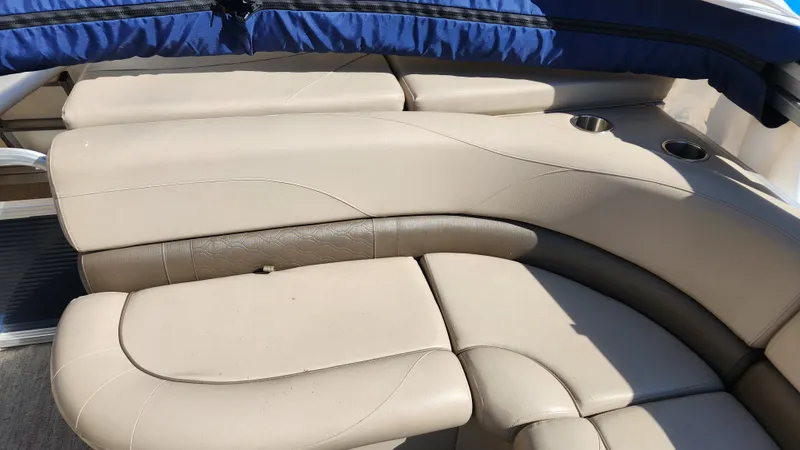 Slide: The Image of Tahoe 228 SPORT 2020 - 21