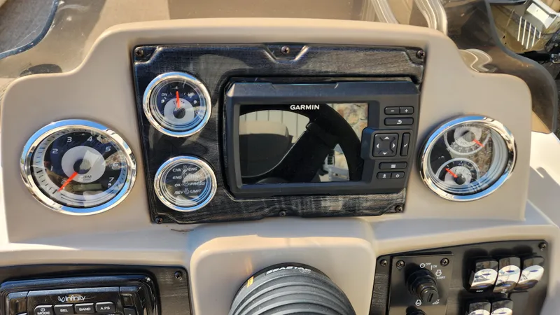 Slide: The Image of Tahoe 228 SPORT 2020 - 18