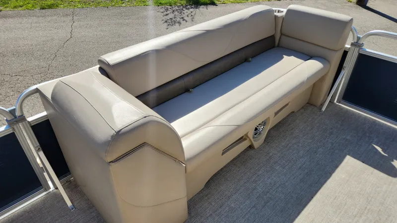 Slide: The Image of Tahoe 228 SPORT 2020 - 23