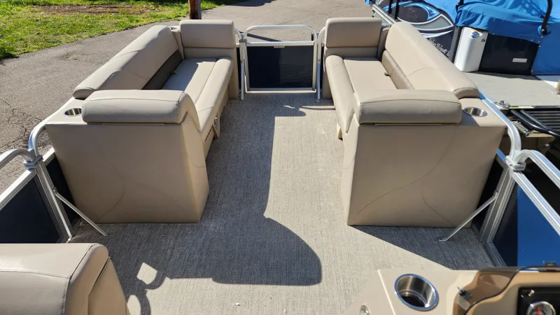 Slide: The Image of Tahoe 228 SPORT 2020 - 12