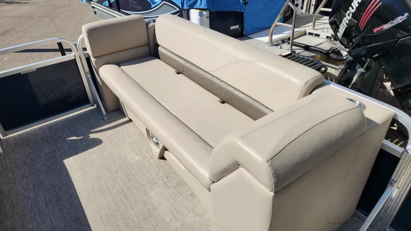 Slide: The Image of Tahoe 228 SPORT 2020 - 22