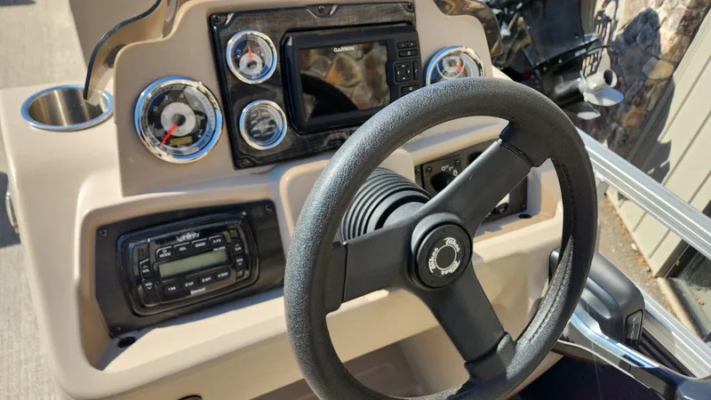 Slide: The Image of Tahoe 228 SPORT 2020 - 19