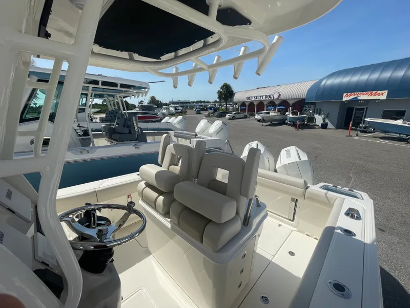 Slide: The Image of Boston Whaler 250 Outrage 2026 - 11