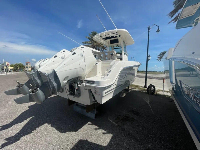 Slide: The Image of Boston Whaler 250 Outrage 2026 - 3