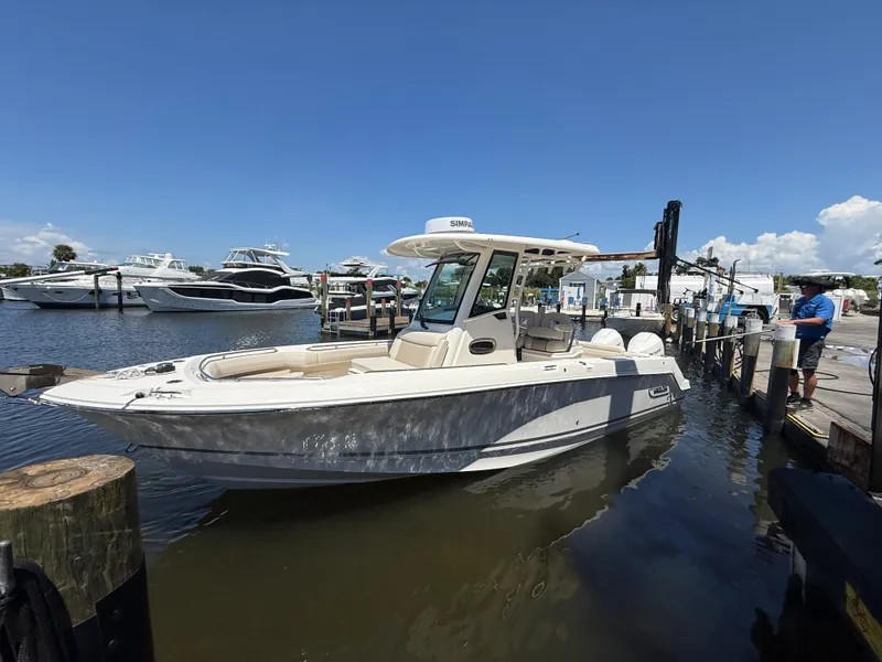 The Image of Boston Whaler 250 Outrage 2026 - 0